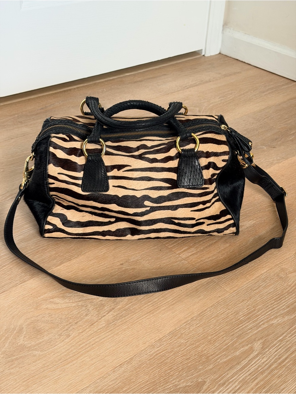 RARE Y2K Cynthia Rowley Zebra Cowhide Hair Leather Duffle Satchel Crossbody Bag - Picture 5 of 14